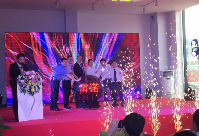 绵阳九游老哥J9俱乐部官网东风雷诺4S店盛大开业4.jpg 绵阳九游老哥J9俱乐部官网东风雷诺4S店盛大开业4.jpg